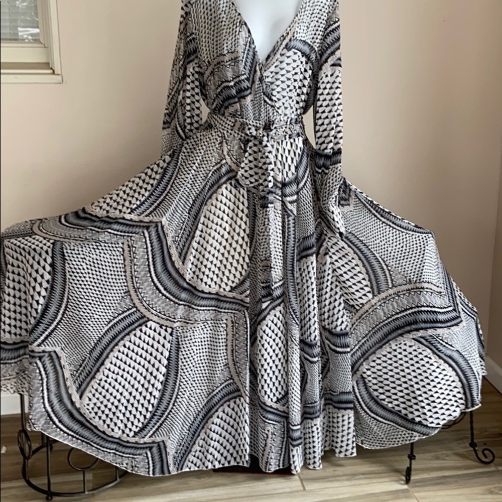 Dress - Picture 2 of 5